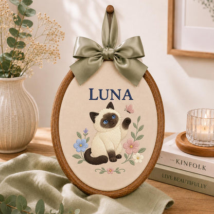Personalized Cat Embroidery Ornament, Luna Siamese Cat Oval Hoop Wall Hanging, Floral Nursery Decor, Custom Name Gift, Cat Lover Keepsake
